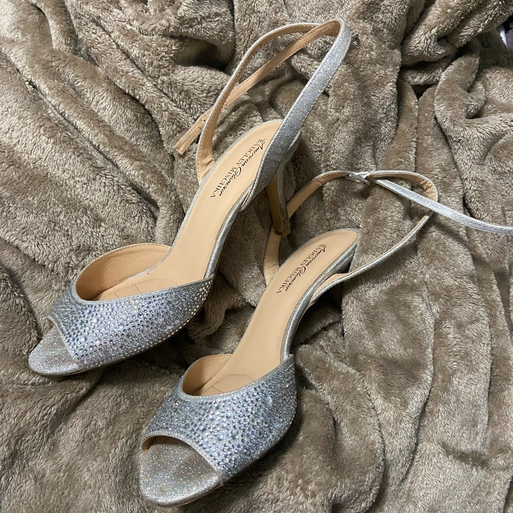 Silver heels - Picture 2 of 3